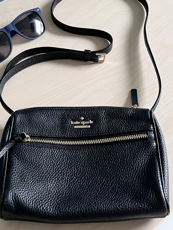 kate spade Handbags - Kate Spade Black Pebble Leather Crossbody Purse with Gold Accents